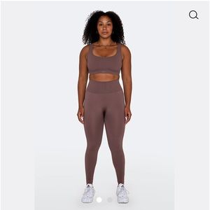 SET Active SCULPTFLEX® LEGGINGS in
Pepper